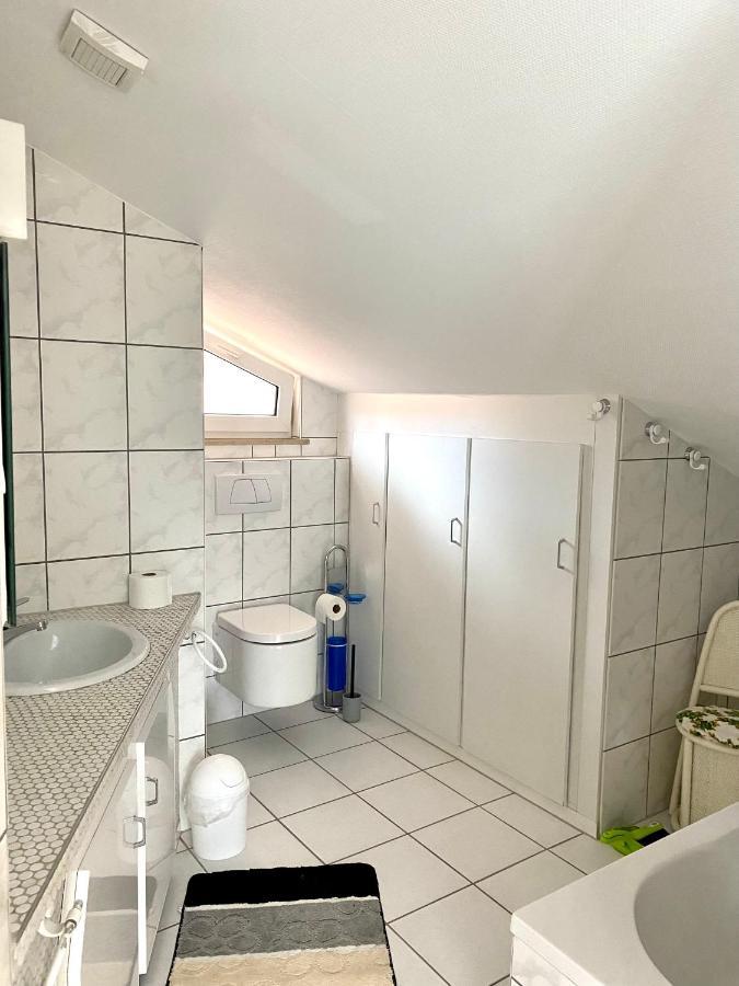 Moeblierte 3 Zimmer Apartment - Mit Smart Tv, Wlan Und Kostenfreie Parkplaetze Schloß Holte-Stukenbrock Buitenkant foto